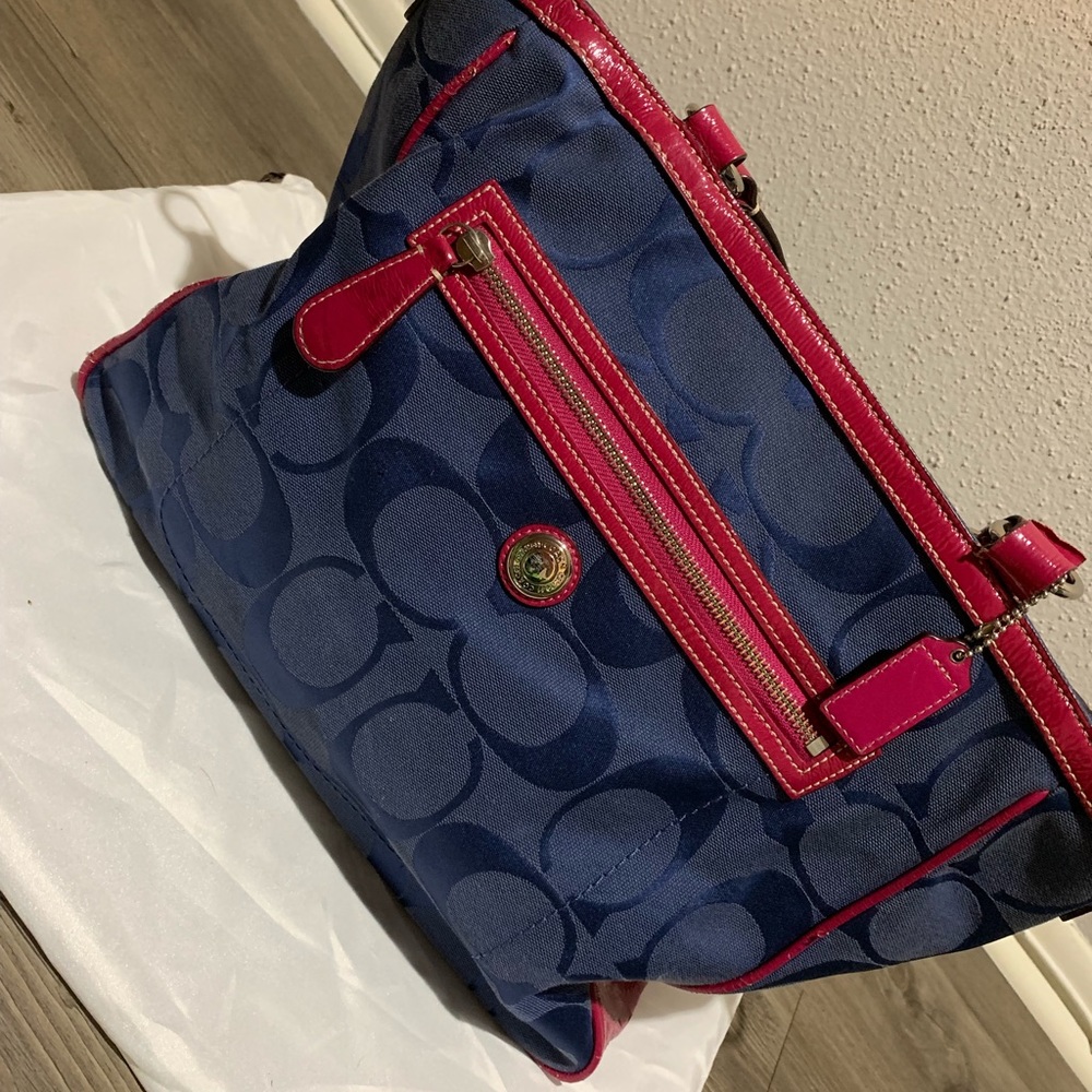 Adorable Coach Tote 👑